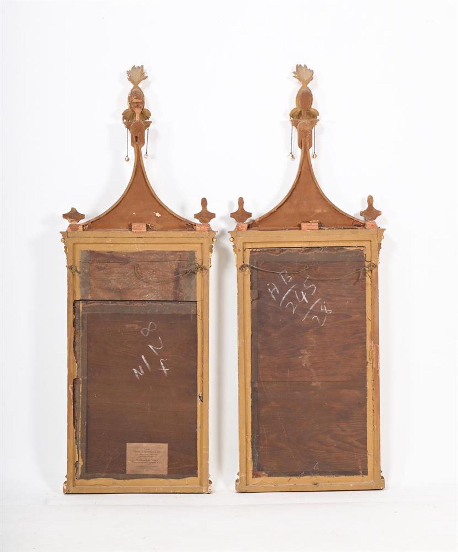 A PAIR OF GILTWOOD AND VERRE EGLOMISE MIRRORS, IN REGENCY STYLE, 20TH CENTURY - Bild 3 aus 3
