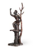 AN UNUSUAL SWISS 'BLACK FOREST' CARVED MONKEY HALL STAND, EARLY 20TH CENTURY