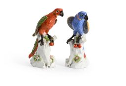 A LARGE PAIR OF CONTINENTAL PORCELAIN PARROTS, AFTER THE MEISSEN MODEL, CIRCA 1900