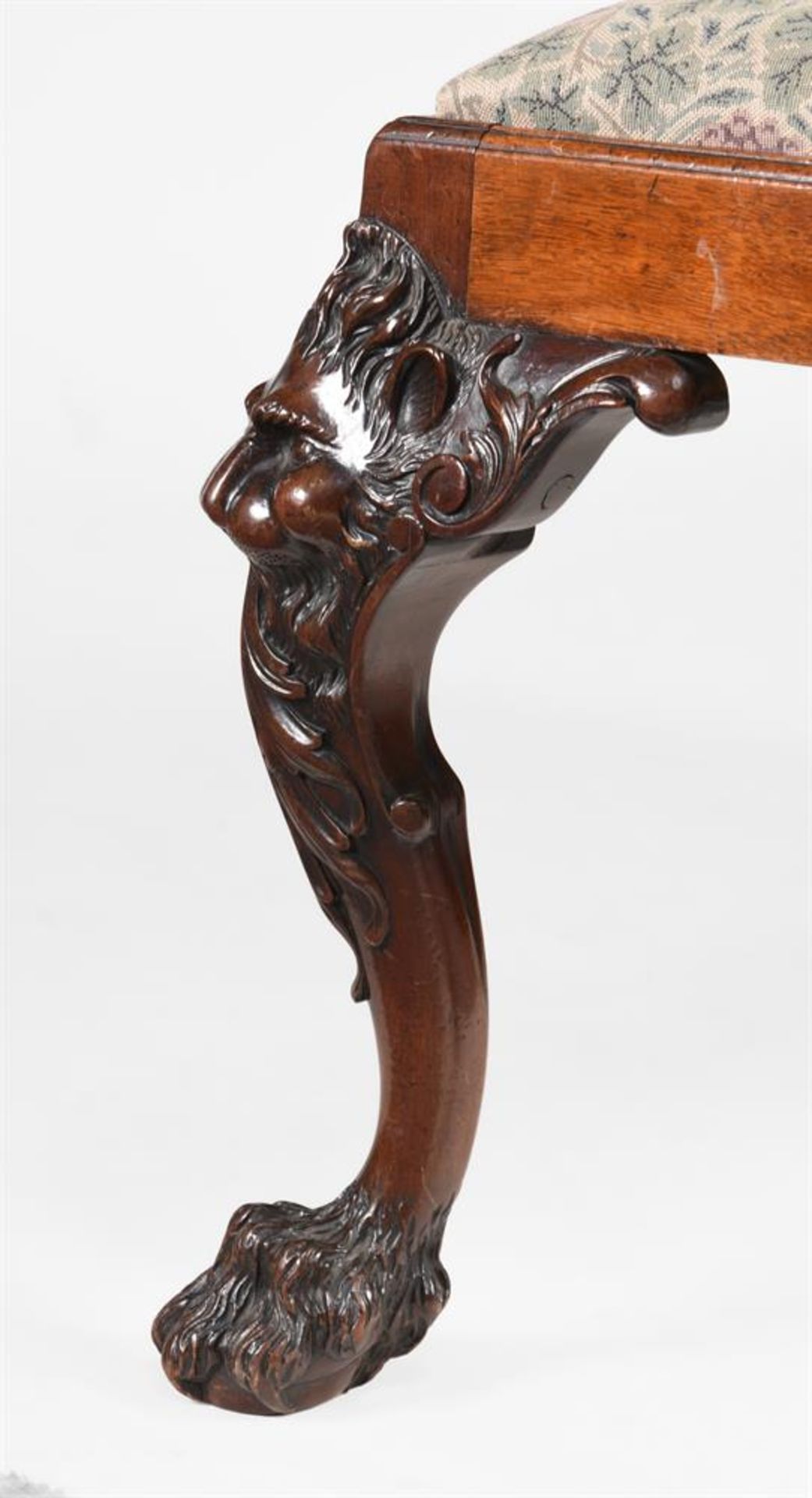 A CARVED MAHOGANY CENTRE OR WINDOW STOOL, IN GEORGE II STYLE, 20TH CENTURY - Image 3 of 7