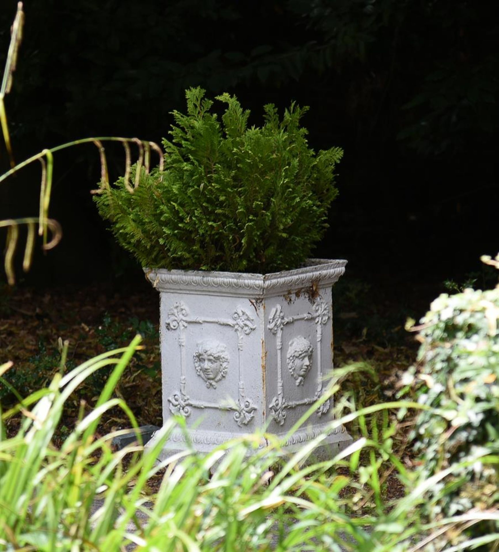 A WHITE PAINTED CAST IRON GARDEN PLANTER, 19TH CENTURY - Image 2 of 2