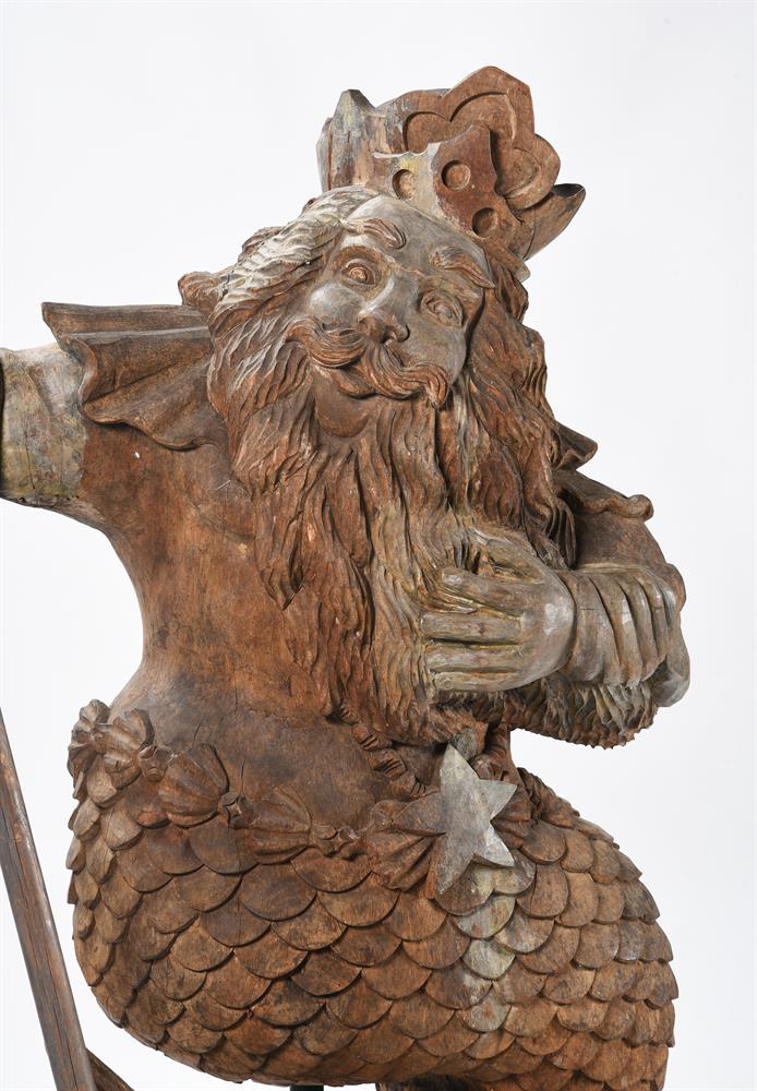 A CARVED WOOD FISHMONGER'S SHOP SIGN OF NEPTUNE, MID TO EARLY 20TH CENTURY - Bild 3 aus 4