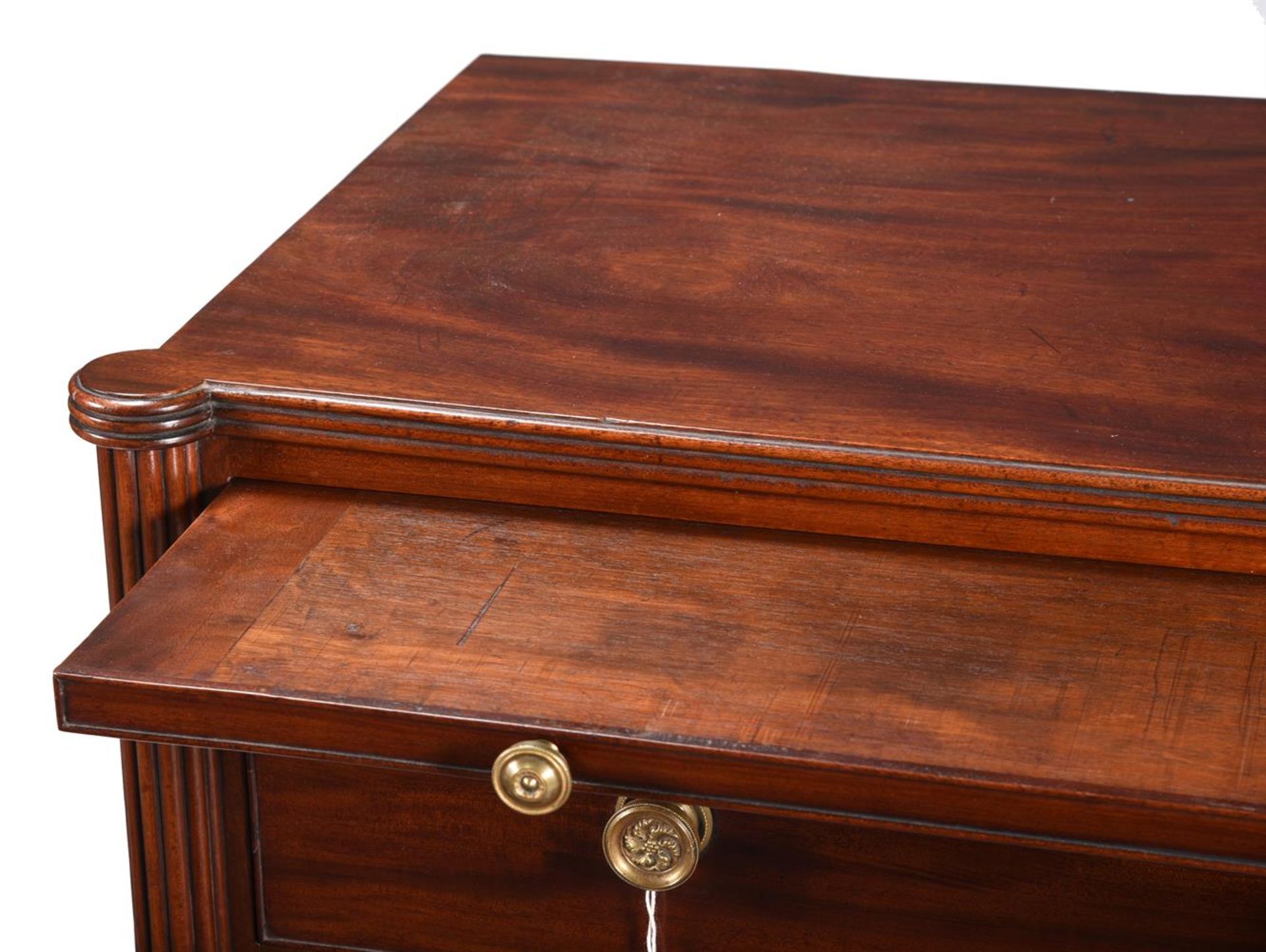 A REGENCY MAHOGANY CHEST OF DRAWERS - Image 2 of 2