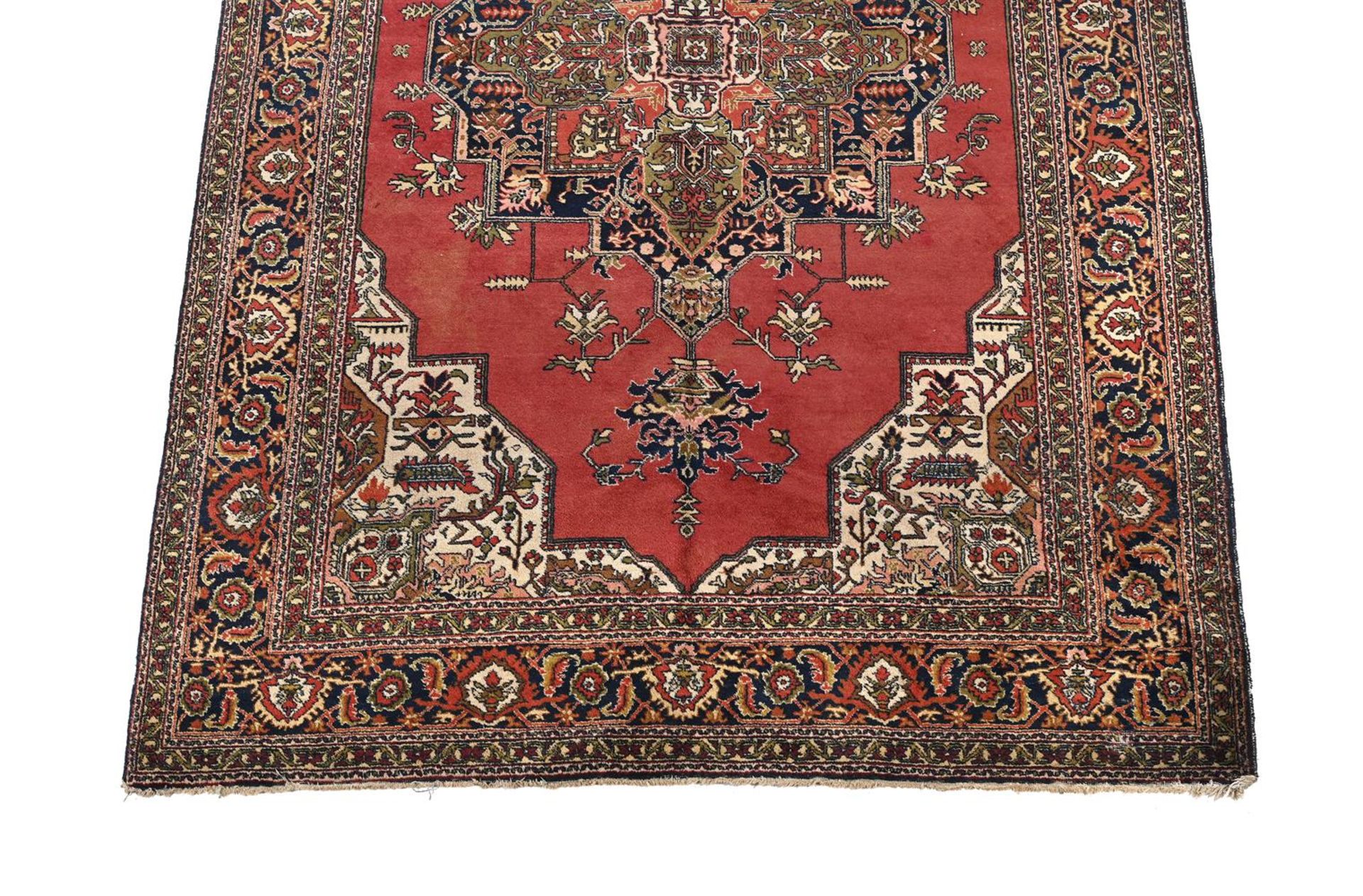 A WOVEN CARPET, PROBABLY TURKISH OR WEST PERSIAN - Bild 2 aus 2