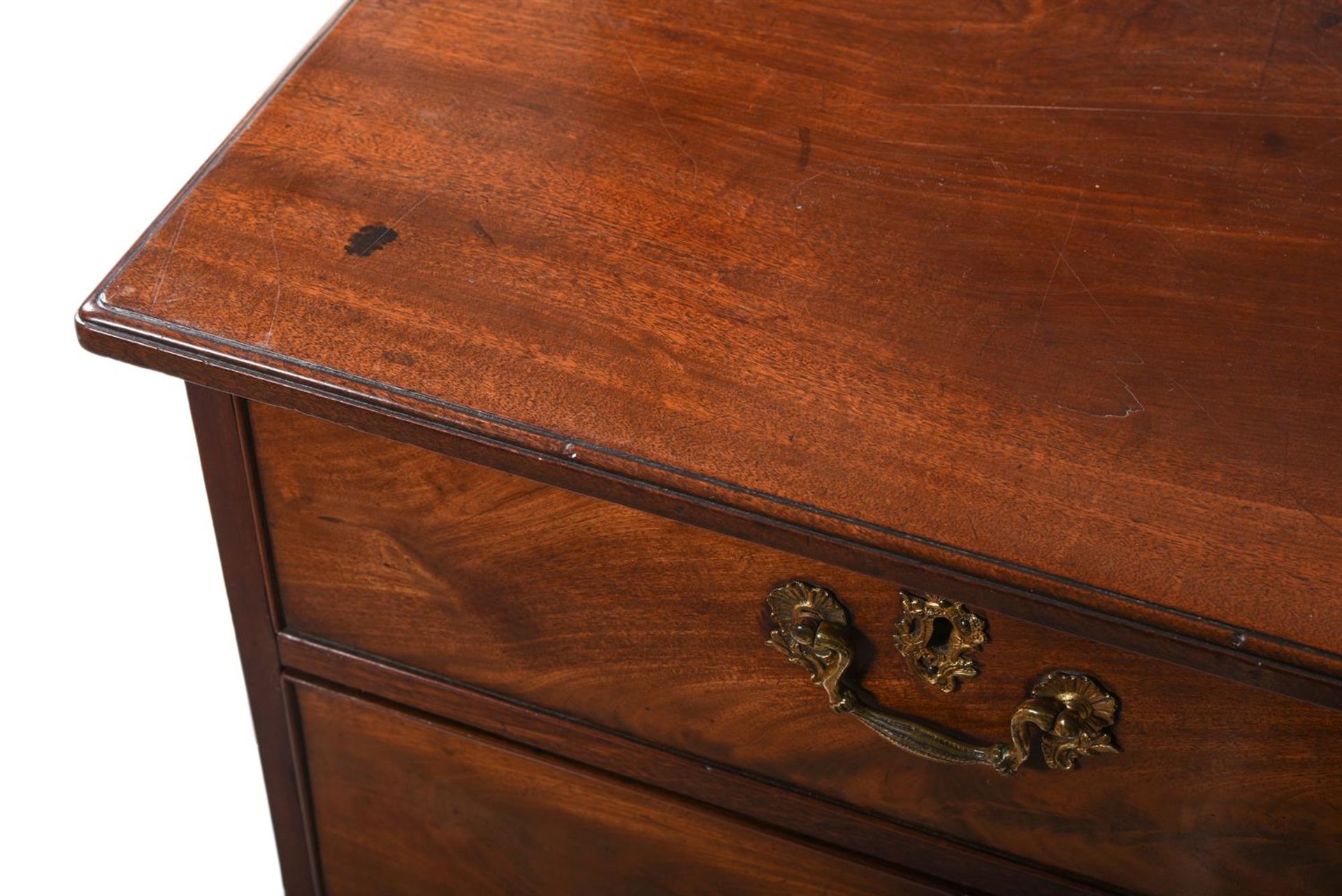 A GEORGE III MAHOGANY CHEST OF DRAWERS - Image 3 of 3