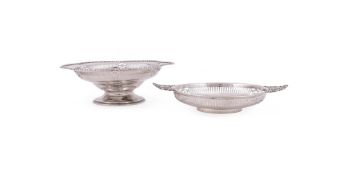 A SILVER SHAPED CIRCULAR PEDESTAL BOWL