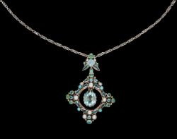 AN ARTS AND CRAFTS BLUE ZIRCON, CHRYSOPRASE, TURQUOISE AND HALF PEARL PENDANT IN THE MANNER OF DORRI