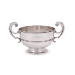 AN EDWARDIAN IRISH SILVER TWIN HANDLED TROPHY CUP