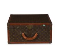 LOUIS VUITTON, A MONOGRAMMED COATED CANVAS HARD TRAVELLING CASE