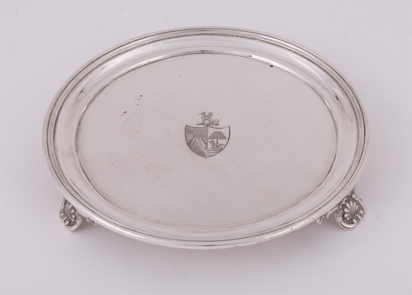 A WILLIAM IV SILVER CIRCULAR WAITER - Image 2 of 3