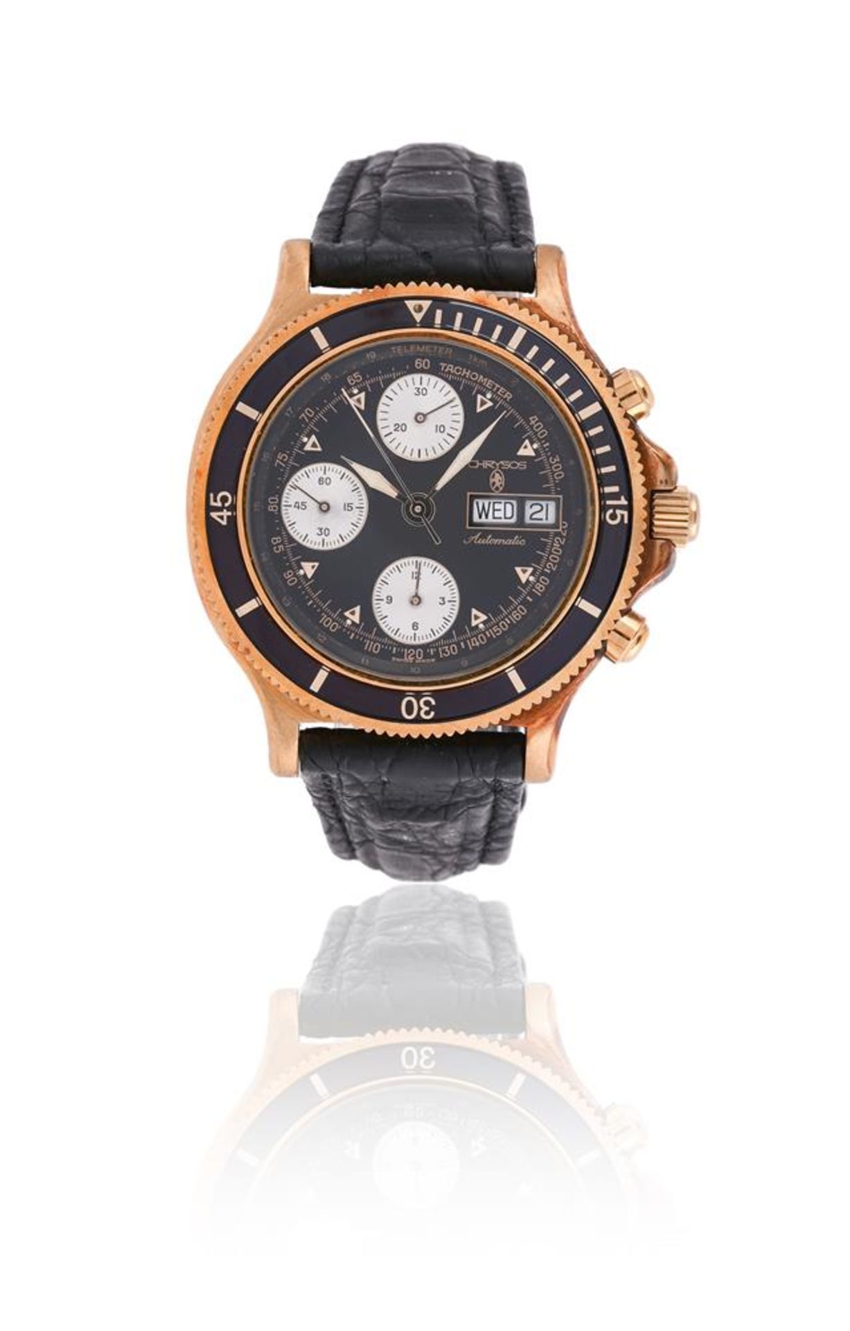 Y CHRYSOS, A GOLD COLOURED CHRONOGRAPH WRIST WATCH WITH DAY AND DATE