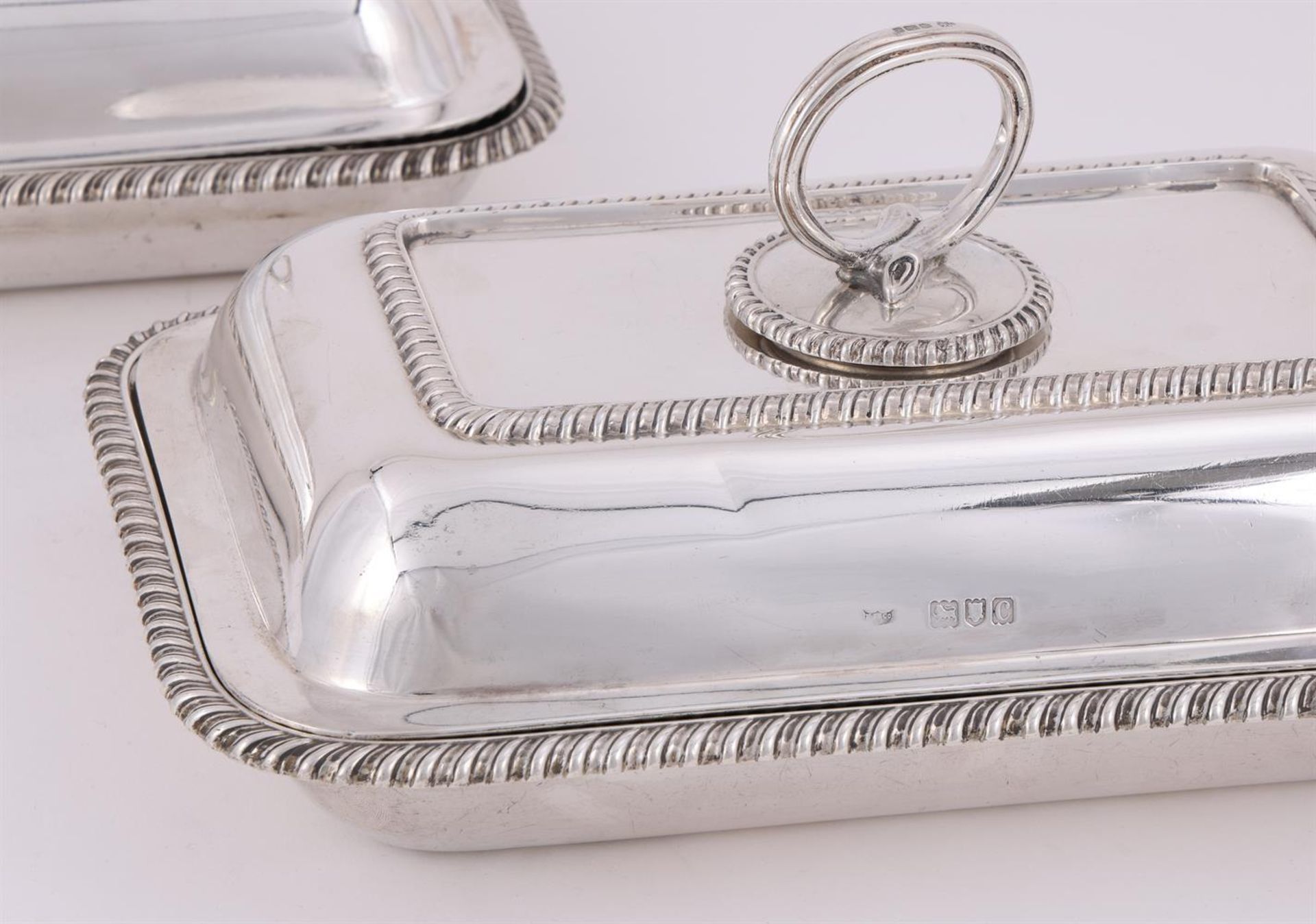 A PAIR OF LATE VICTORIAN SILVER ENTREE DISHES AND COVERS WITH MATCHED HANDLES - Image 2 of 2