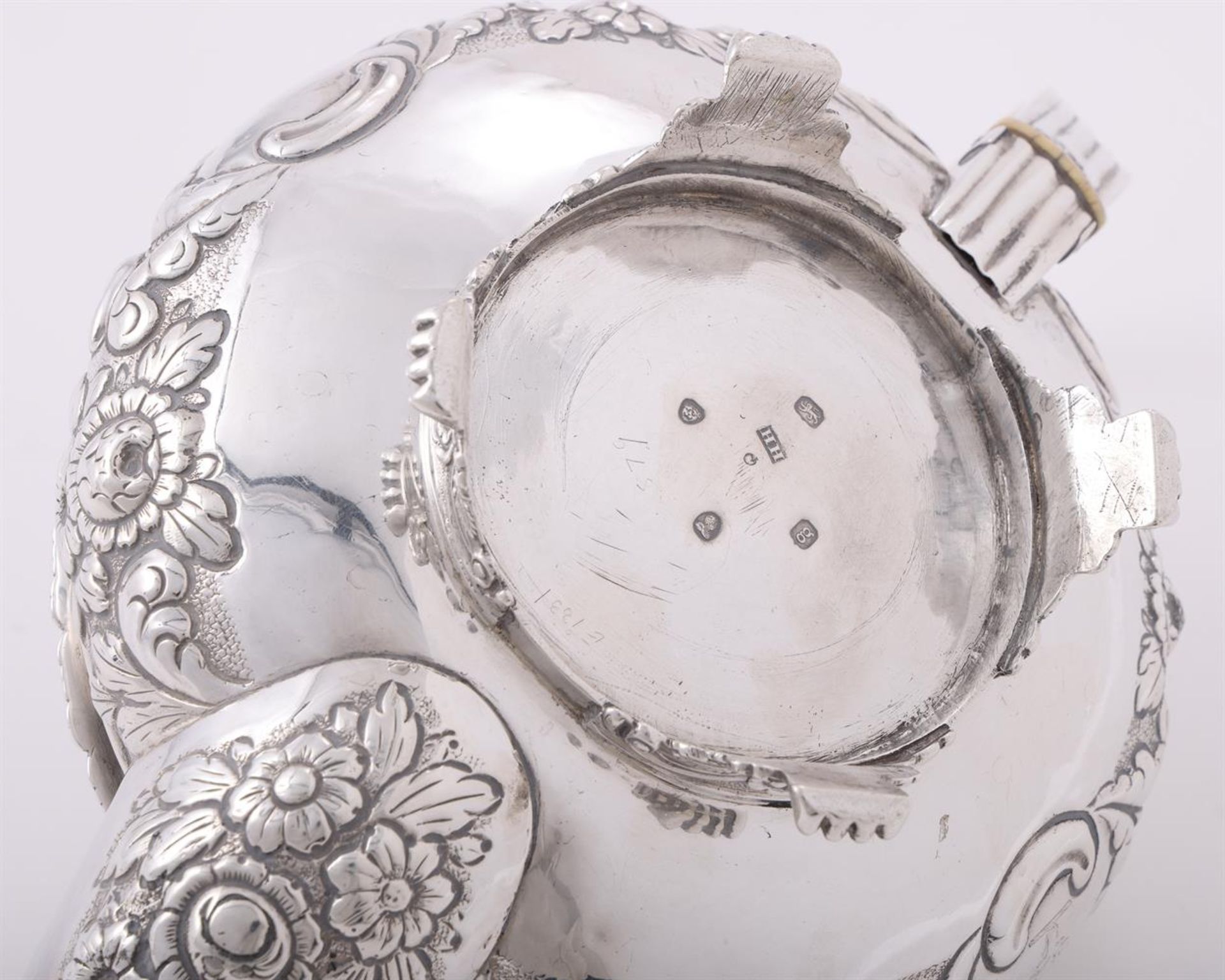 Y A GEORGE IV SILVER THREE PIECE TEA SET - Image 2 of 2