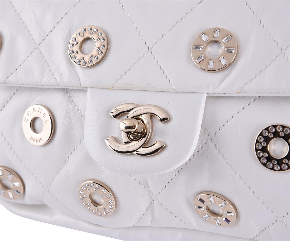 CHANEL, STAR ATTITUDE, A CREAM QUILTED LEATHER HANDBAG - Image 3 of 4