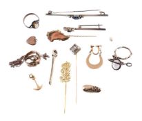 A COLLECTION OF VARIOUS JEWELLERY