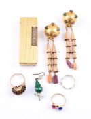 A COLLECTION OF GOLD COLOURED JEWELLERY AND OTHER ITEMS