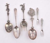 A COLLECTION OF DUTCH SILVER FLATWARE