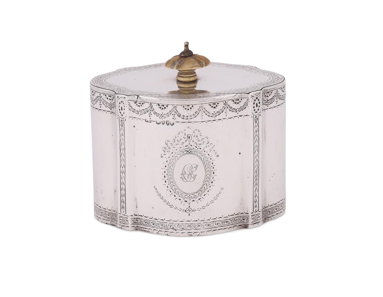 Y A VICTORIAN SILVER SHAPED OVAL TEA CADDY - Image 2 of 3