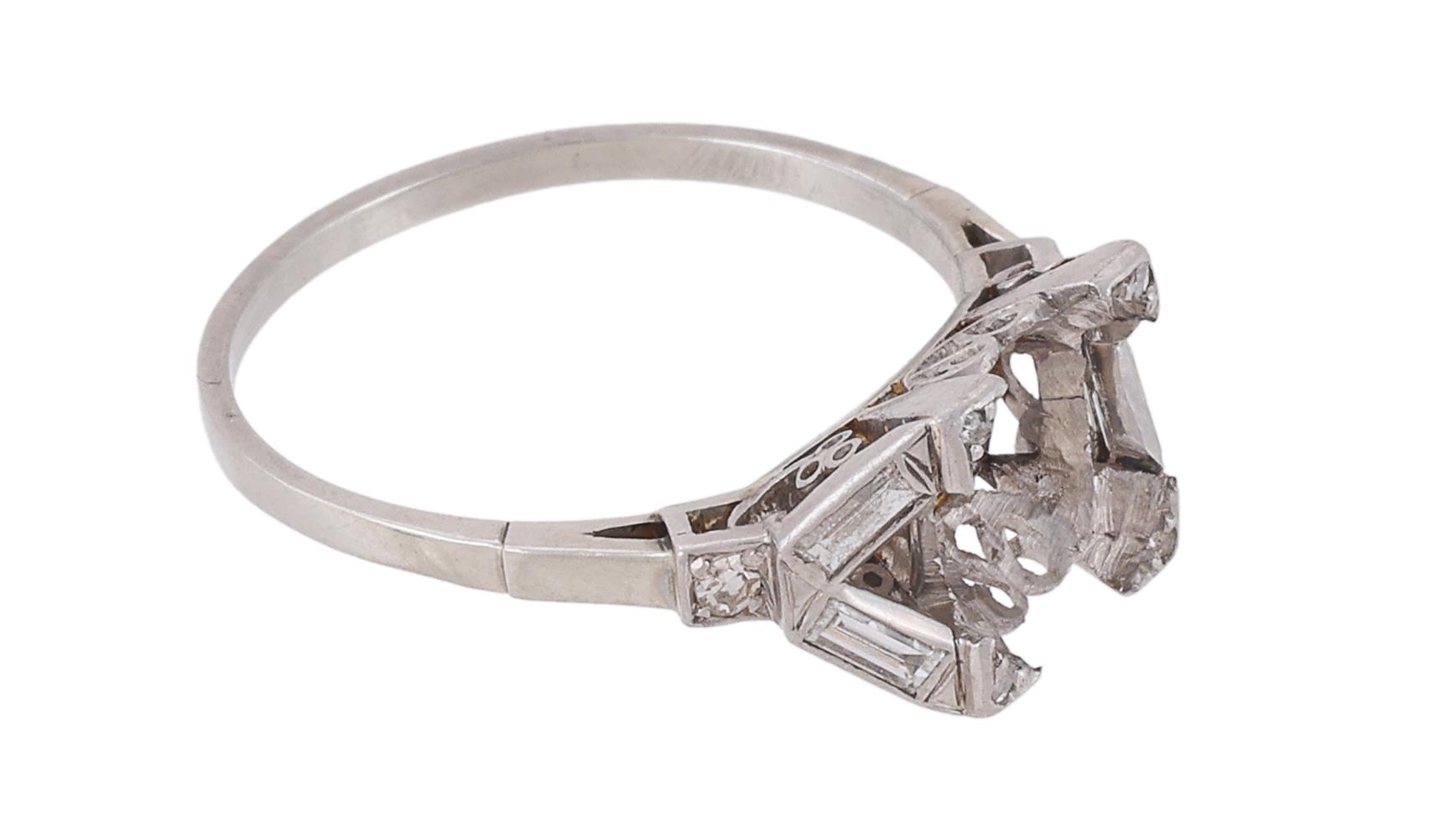 A DIAMOND ACCENTED RING MOUNT - Image 2 of 2
