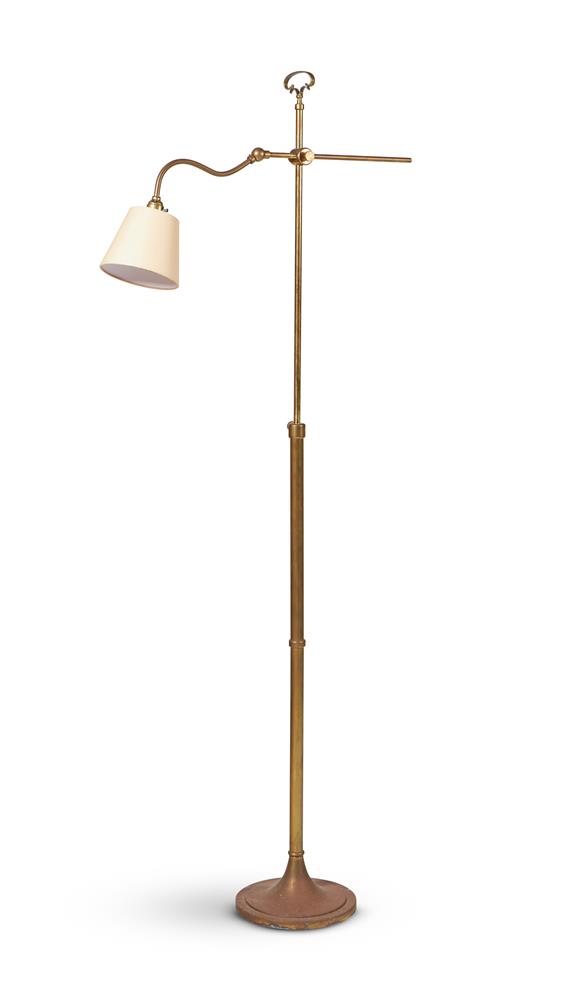 AN EDWARDIAN ADJUSTABLE BRASS READING LAMP, CIRCA 1900-1910 - Image 2 of 2