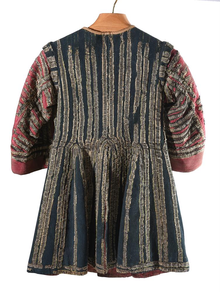 AN EMBROIDERED VELVET TUNIC OF A SHERWOOD FORESTER, 17TH CENTURY - Image 3 of 3
