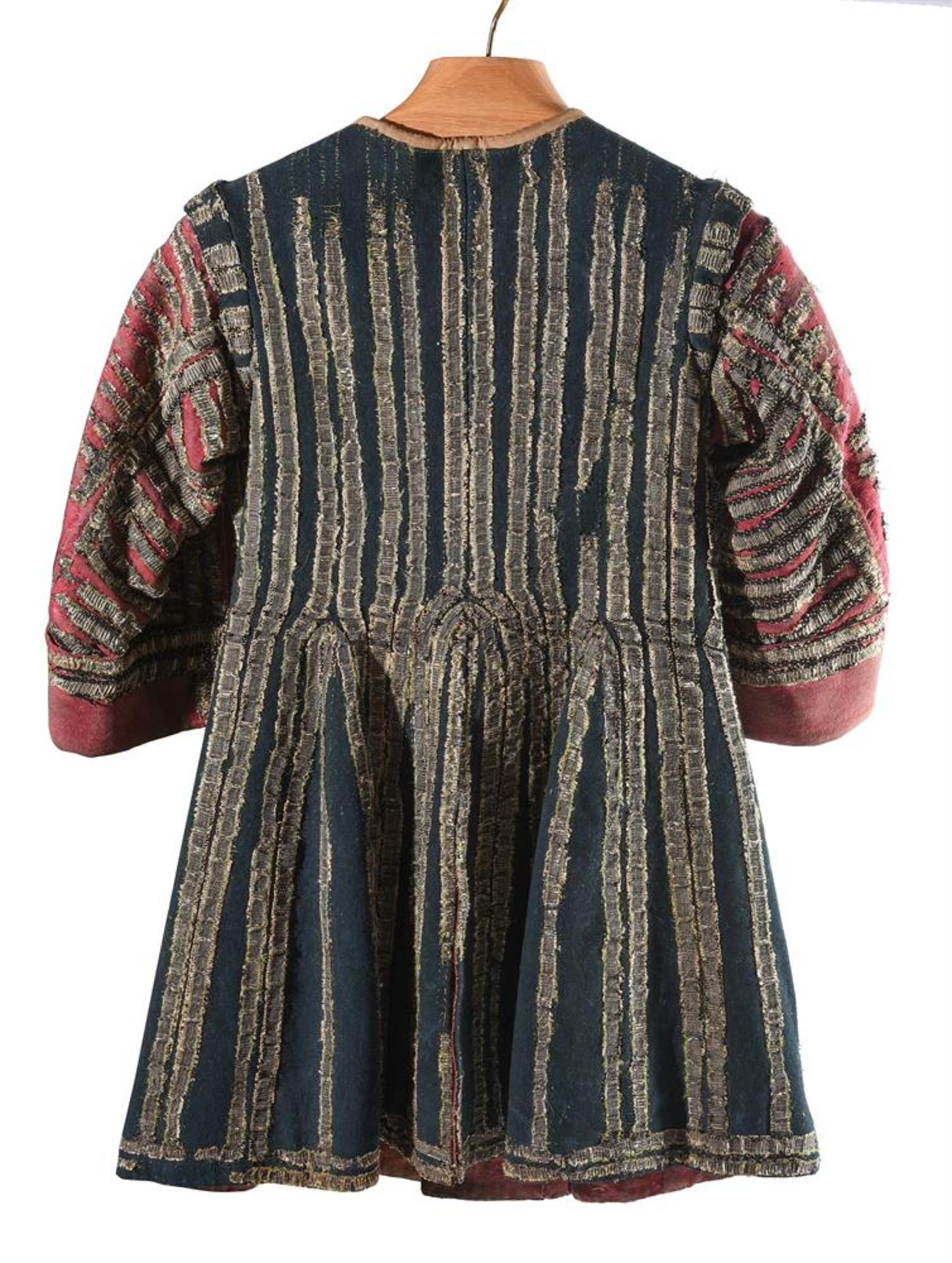 AN EMBROIDERED VELVET TUNIC OF A SHERWOOD FORESTER, 17TH CENTURY - Bild 3 aus 3