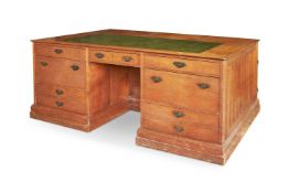 AN ARTS AND CRAFTS OAK KNEEHOLE DESK ATTRIBUTED TO CHARLES ROBERT ASHBEE EARLY 20TH CENTURY