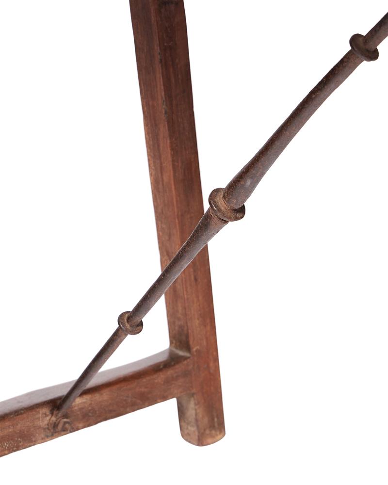 A WALNUT TRESTLE OR CENTRE TABLE, 18TH CENTURY - Image 3 of 5