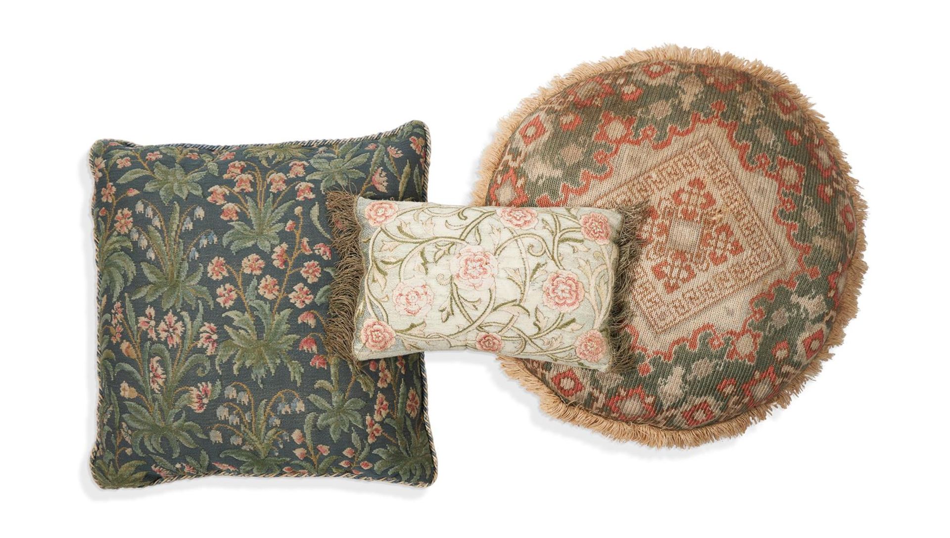 A GROUP OF THREE CUSHIONS, THE FABRIC 19TH CENTURY - Image 2 of 5