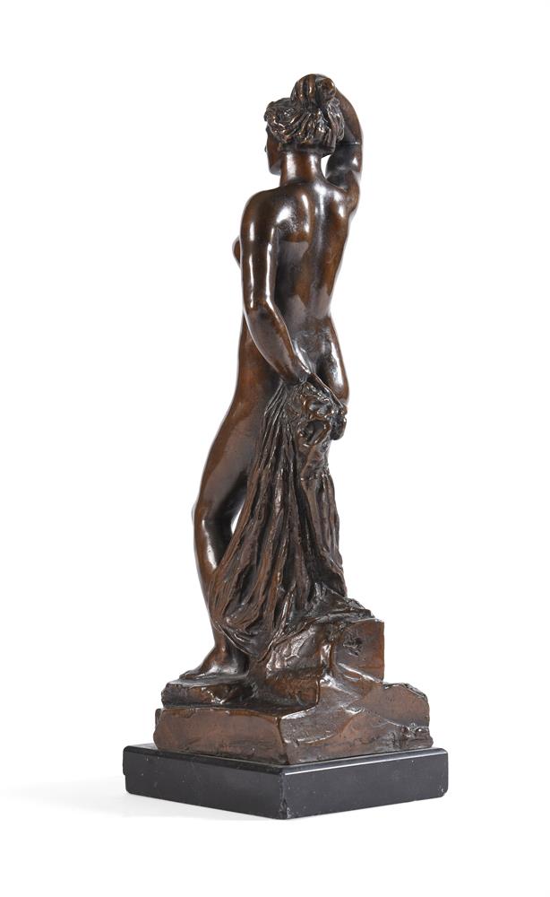 AFTER THE ANTIQUE, A BRONZE FIGURE OF APHRODITE ANADYOMENE - Image 2 of 2