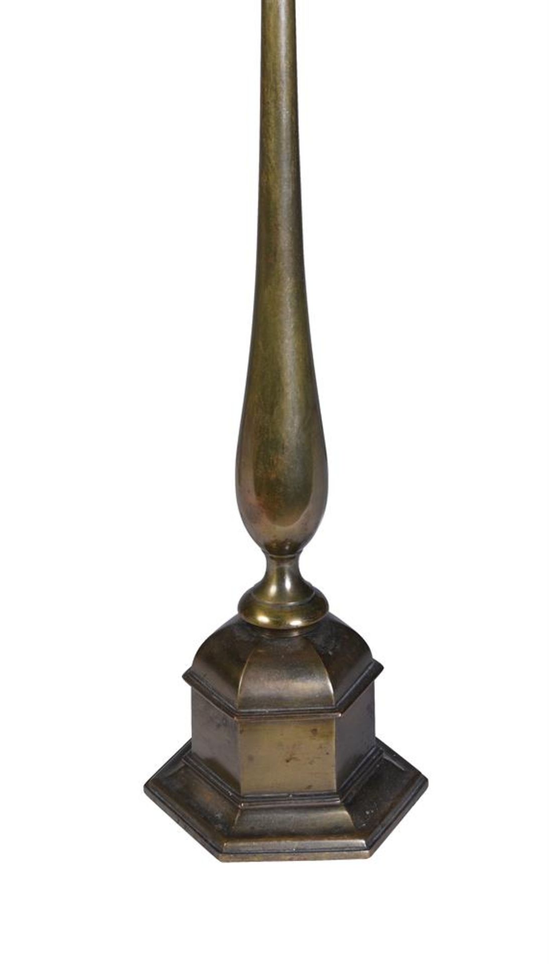 A POLISHED BRASS TABLE LAMP, CIRCA 1900-1920 - Bild 3 aus 3