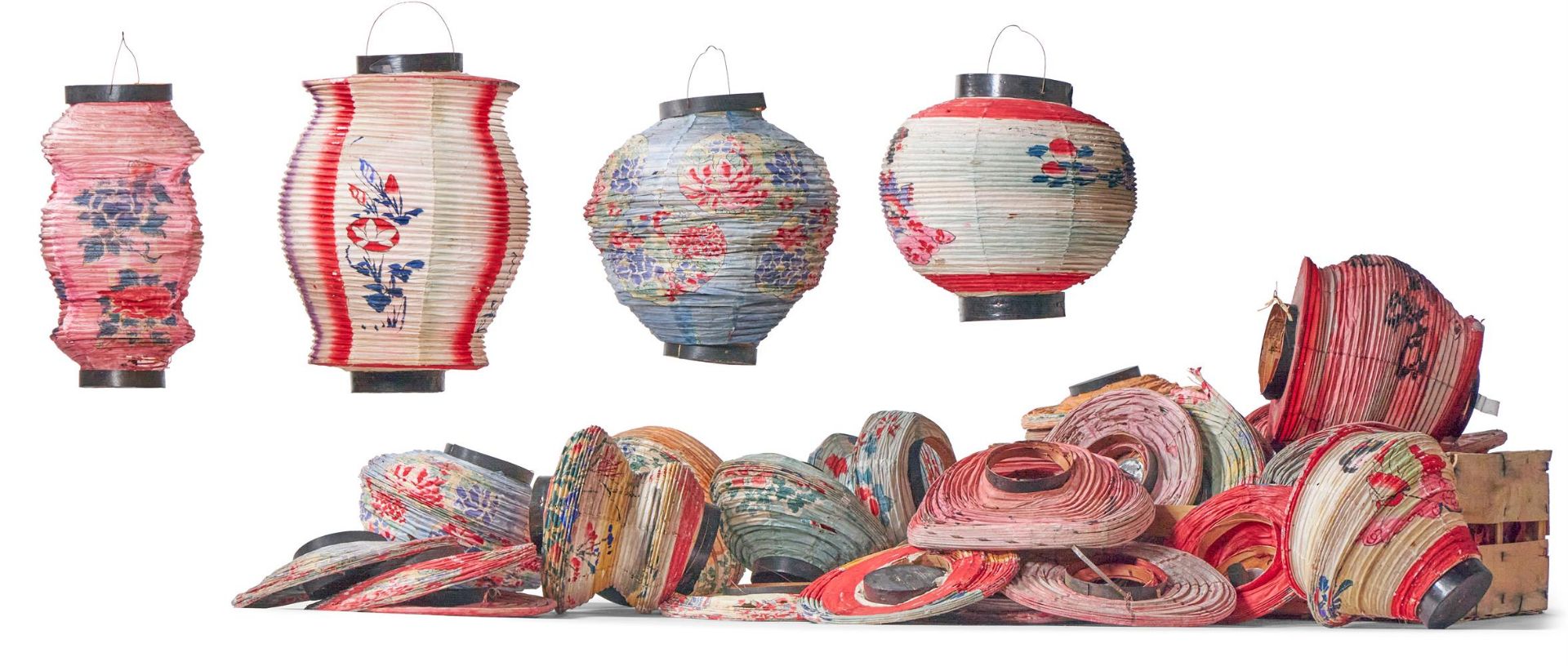 A LARGE COLLECTION OF JAPANESE PAPER LANTERNS, MID/EARLY 20TH CENTURY - Image 2 of 3