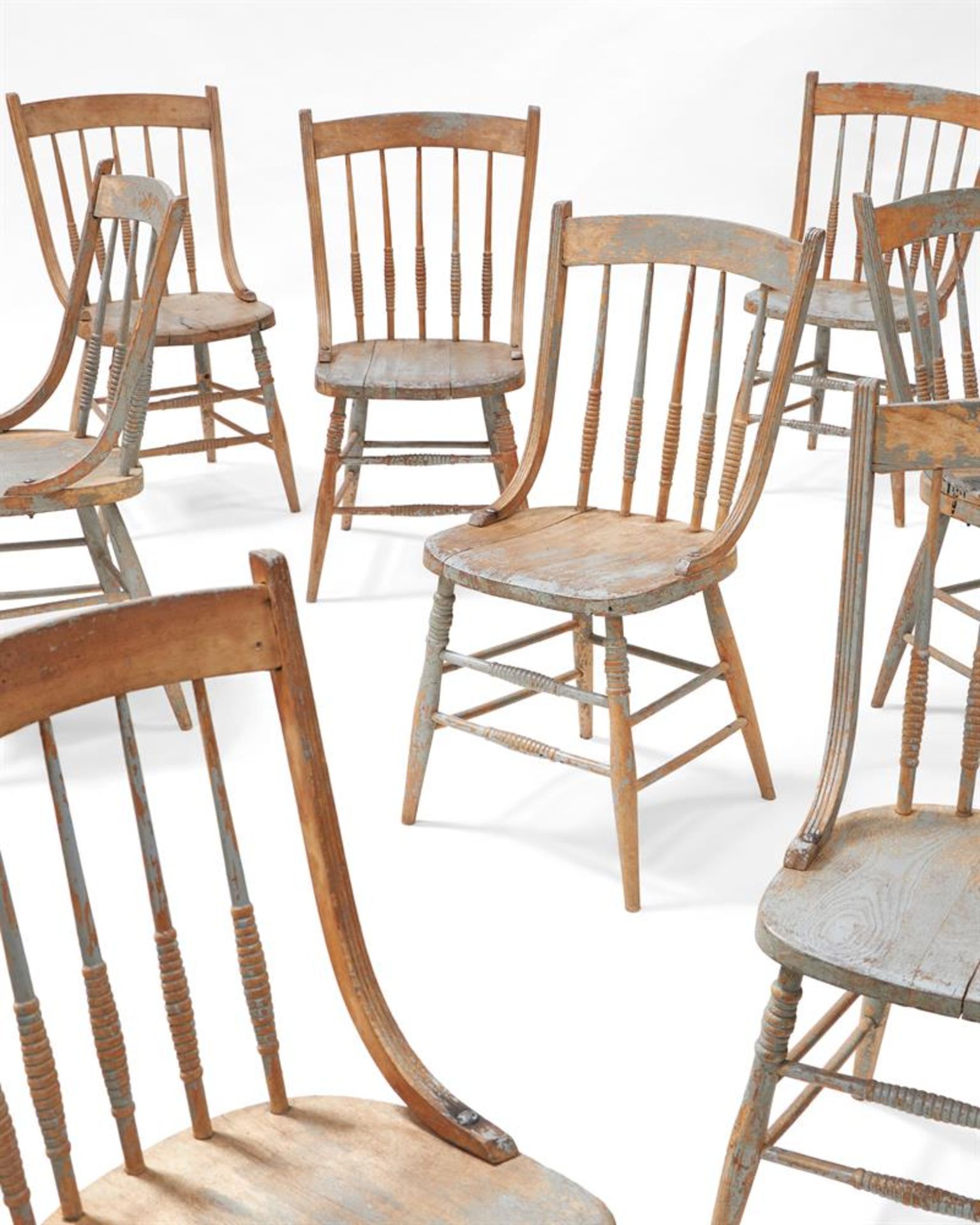 A SET OF EIGHT PAINTED BEECH DINING CHAIRS, FRENCH, EARLY 20TH CENTURY - Bild 4 aus 5