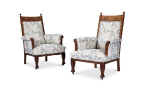 A PAIR OF ARTS AND CRAFTS OAK ARMCHAIRS, LATE 19TH CENTURY