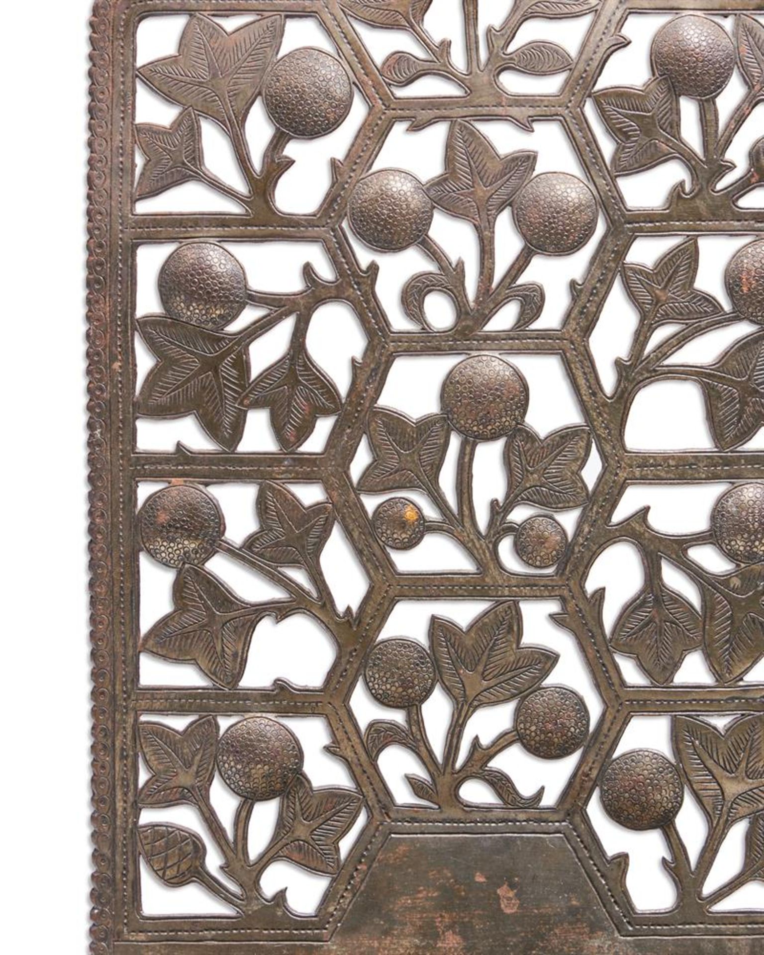 A COTSWOLD SCHOOL WALL SCONCE BY ERNEST GIMSON (1864-1919) AND ALFRED BUCKNELL, CIRCA 1910 - Image 3 of 3