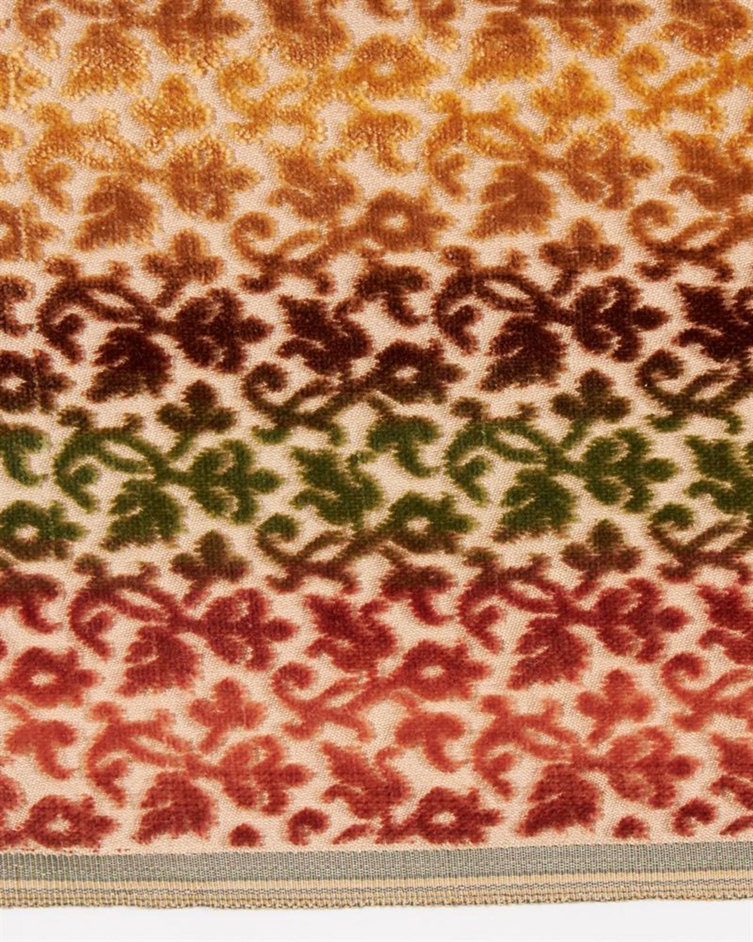 A LENGTH OF MACHINE WOVEN DEVORE VELVET FABRIC, 20TH CENTURY - Image 3 of 4