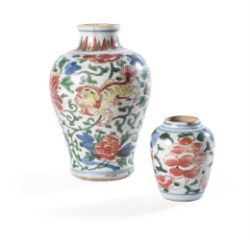 A FAMILLE VERTE VASE, CHINESE, EARLY KANGXI
