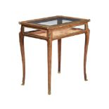 Y A FRENCH KINGWOOD AND GILT METAL MOUNTED TABLE VITRINE