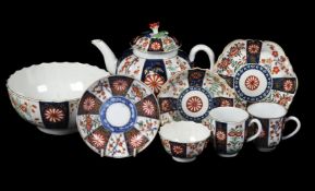 A SELECTION OF MOSTLY WORCESTER IMARI STYLE PORCELAIN
