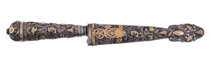 A SOUTH AMERICAN 800 GRADE SILVER AND SILVER GILT GAUCHO KNIFE AND SCABBARD