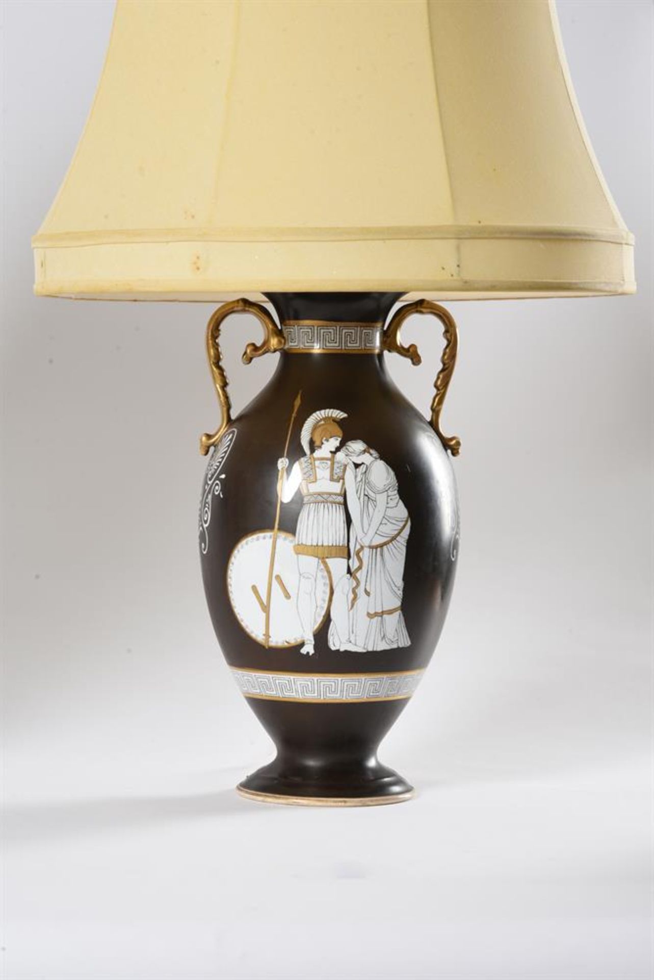 A PAIR OF PORCELAIN TABLE LAMPS DECORATED IN THE CLASSICAL TASTE - Image 2 of 2
