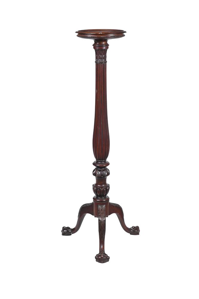 A LARGE CARVED MAHOGANY TORCHERE STANDIN GEORGE II STYLE