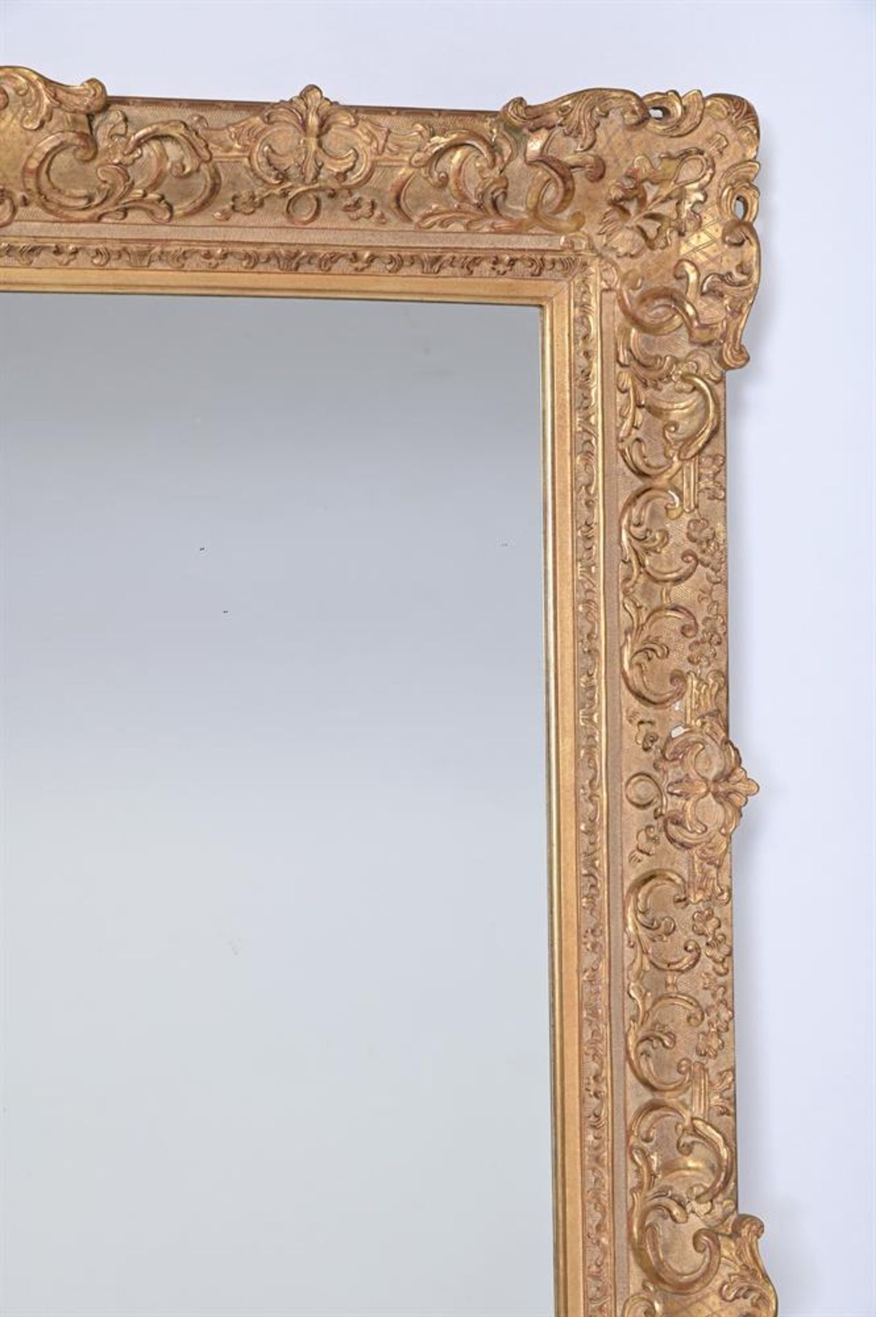 A GILTWOOD AND GESSO WALL MIRROR - Image 2 of 3
