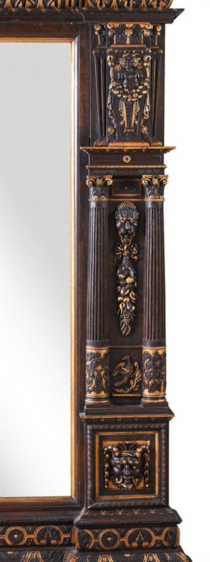 A LARGE ITALIAN CARVED OAK AND WALNUT AND PARCEL GILT MIRROR, 17TH CENTURY AND LATER - Bild 4 aus 5