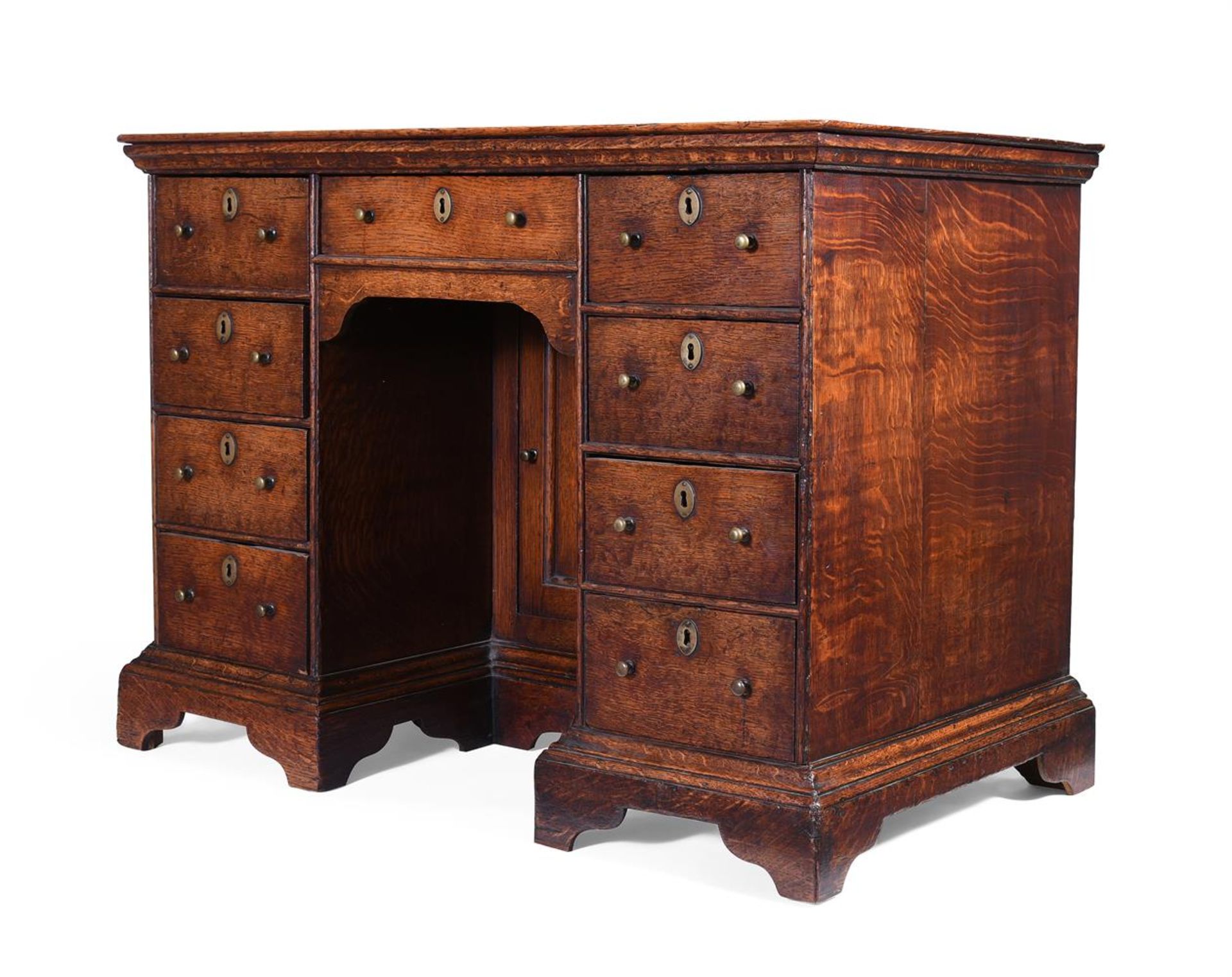 AN OAK KNEEHOLE DESK, FIRST HALF 18TH CENTURY - Image 2 of 5