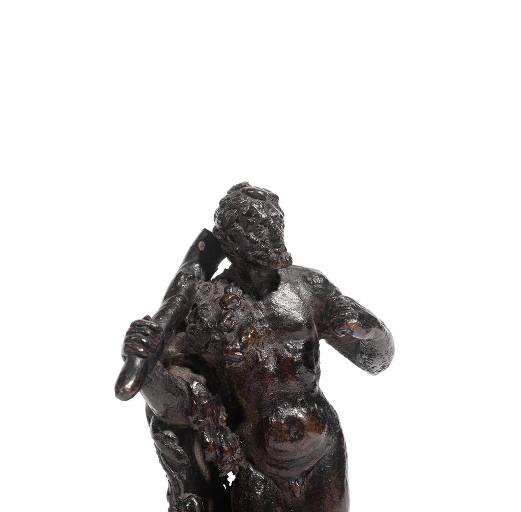 AN ITALIAN BRONZE FIGURE OF HERCULES WITH A CLUB, 17TH CENTURY - Image 3 of 3