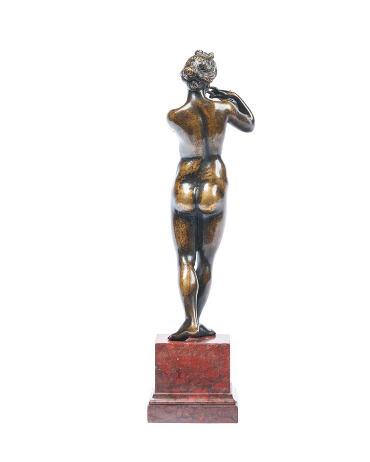 A FRENCH BRONZE FIGURE OF A FEMALE FLAUTIST, 18TH CENTURY - Image 4 of 5