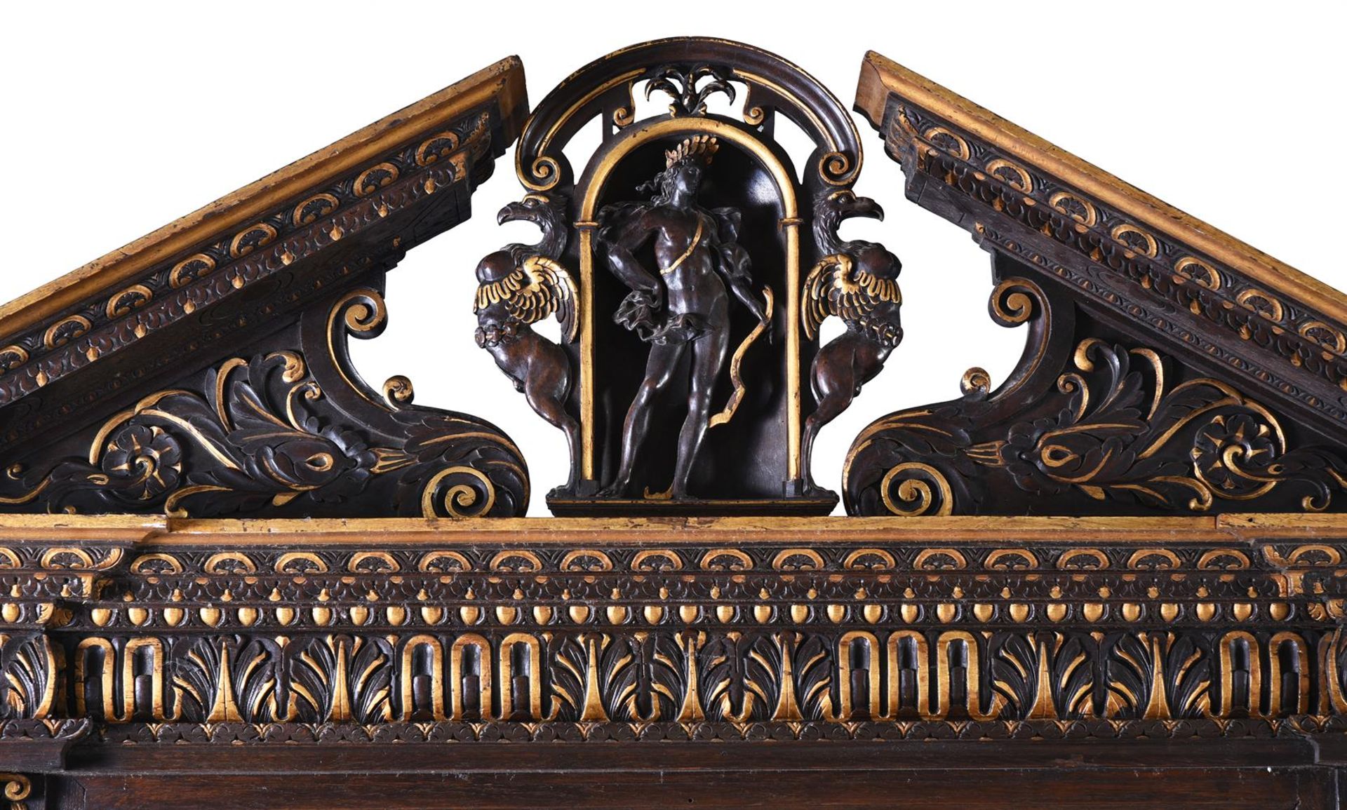 A LARGE ITALIAN CARVED OAK AND WALNUT AND PARCEL GILT MIRROR, 17TH CENTURY AND LATER - Bild 2 aus 5