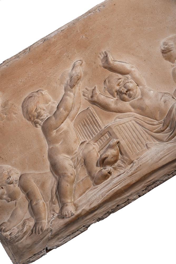 AFTER FRANÇOIS DUQUESNOY (1597-1643) A PLASTER HIGH RELIEF OF CAVORTING PUTTI, ITALIAN, 18TH CENTURY - Image 3 of 3
