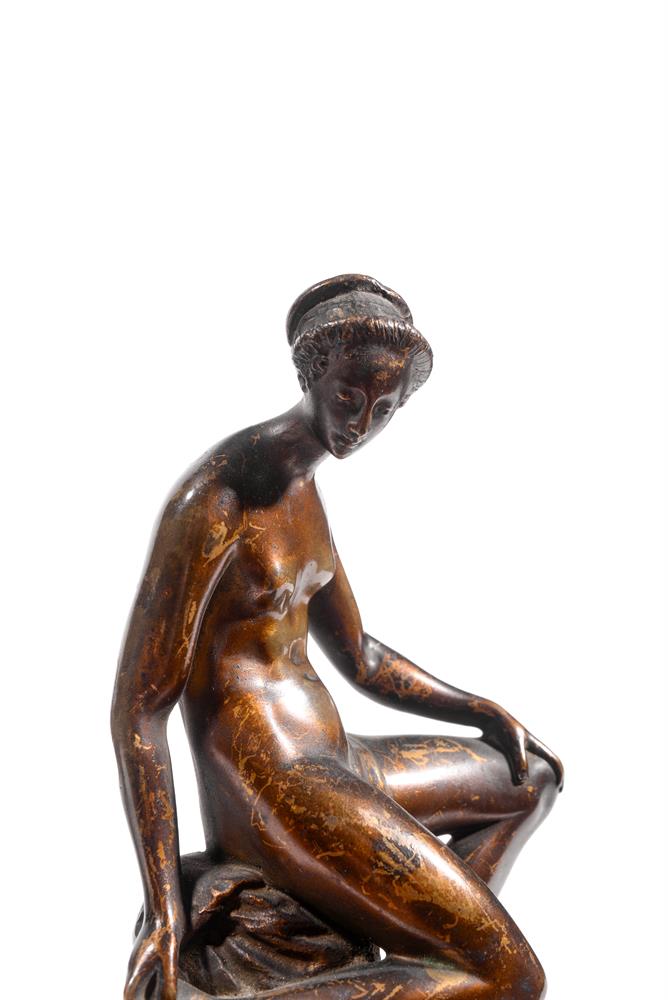 AFTER BARTHELEMY PRIEUR (C.1536-1611) A FRENCH BRONZE FIGURE OF THE SEATED VENUS, 18TH/19TH CENTURY - Image 3 of 3